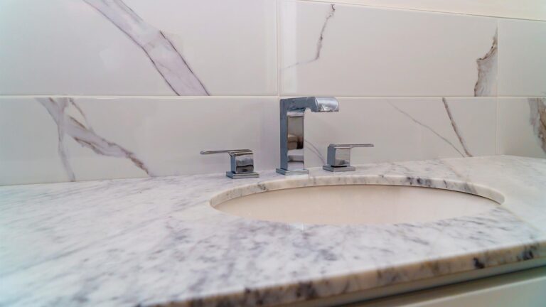 Cubiertas de baños - Marmol Carrara